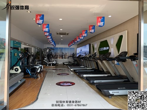 銳強體(tǐ)育店(diàn)內(nèi)的(de)跑步機(jī)