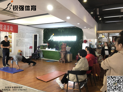 員(yuán)工(gōng)訓練動作(zuò)指導.jpg