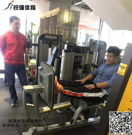 蹬腿訓練機(jī)使用(yòng)展示.jpg