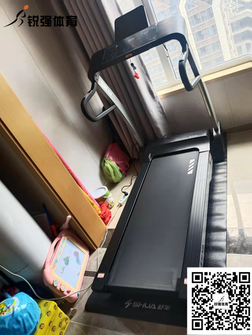 某小(xiǎo)區(qū)業(yè)主選購(gòu)的(de)舒華跑步機(jī)