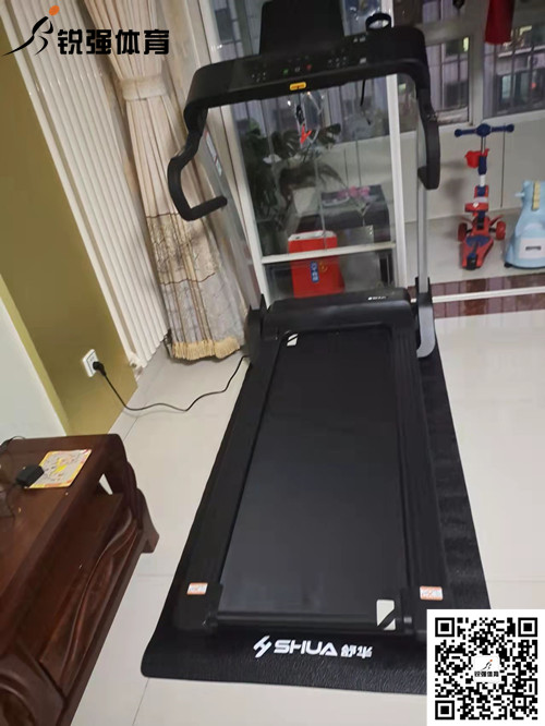 濟南(nán)某小(xiǎo)區(qū)業(yè)主選購(gòu)的(de)舒華跑步機(jī)
